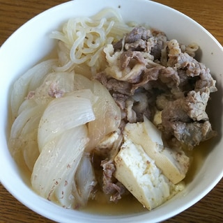 新玉ねぎで肉豆腐(牛肉と糸こんにゃく)